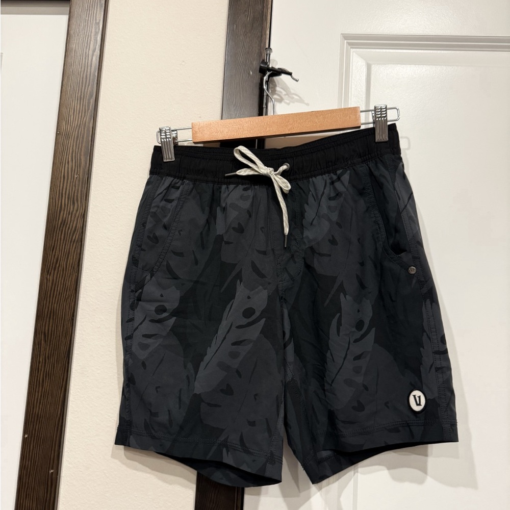 Vuori Kore Shorts - Picture 2 of 4